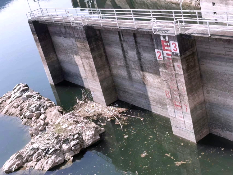 8月19日彭水水库低于正常蓄水位10m.jpg 8月19日彭水水库低于正常蓄水位10m.jpg